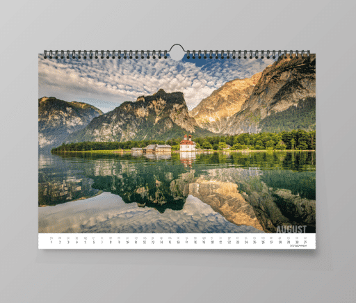 Historische Kirche und Gastwirtschaft Sankt Bartholomä vor der Watzmann Ostwand, August-Bild im Berchtesgaden Kalender 2024.