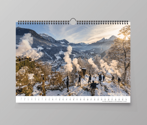 Berchtesgadener Weihnachtsschützen im Dezemberbild des Berchtesgaden Kalenders 2024.